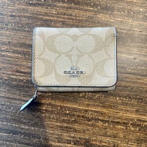 Coach wallet (used for a month)
